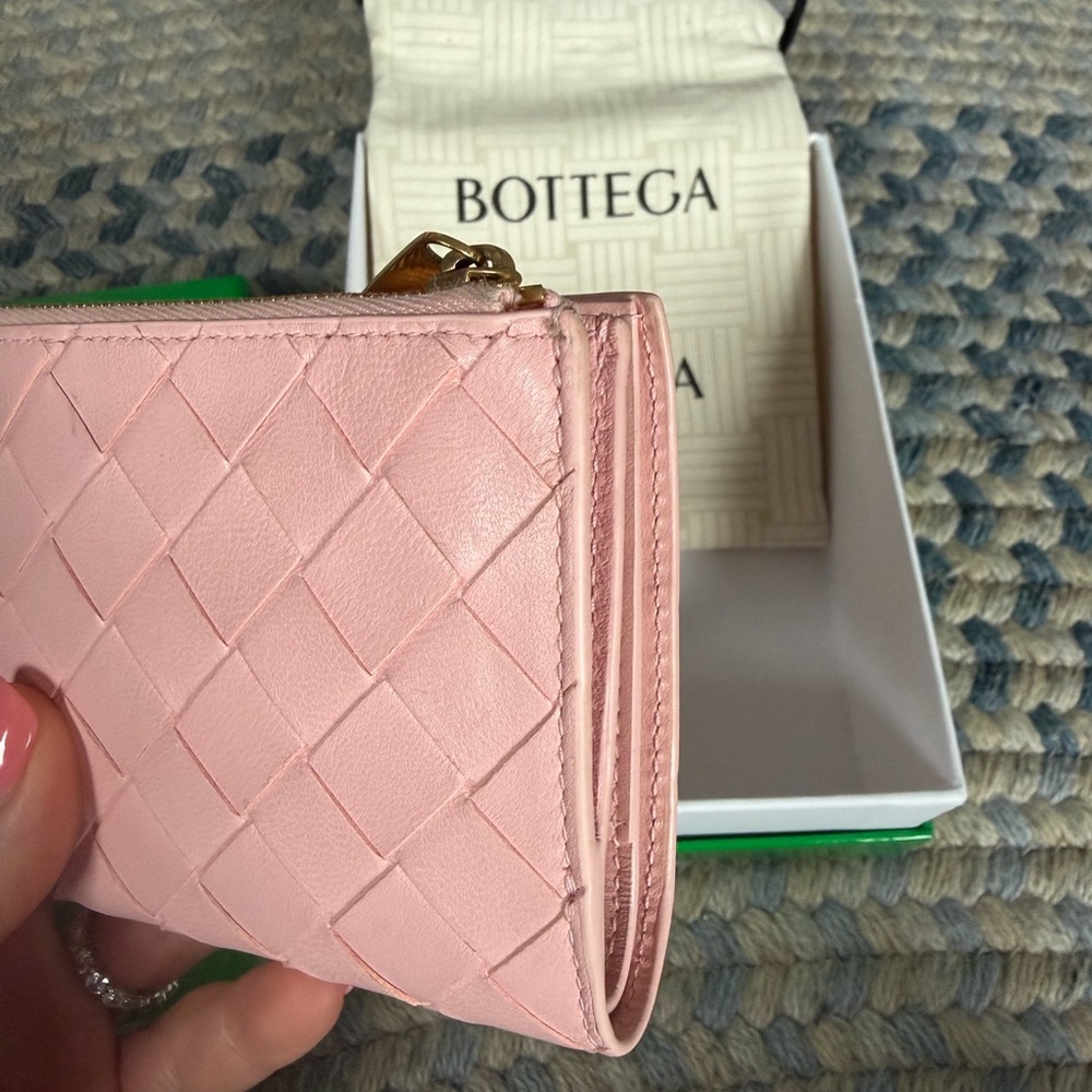 Bottega Veneta Blush Pink Intrecciato Leather Zip Wallet - Picture 2 of 8